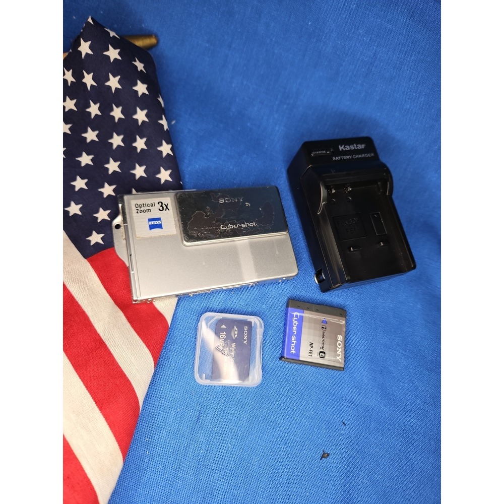 Sony Cyber-shot DSC-T7 Silver Compact 5.1MP 3x Zoom w/ USB Cable Memory Card